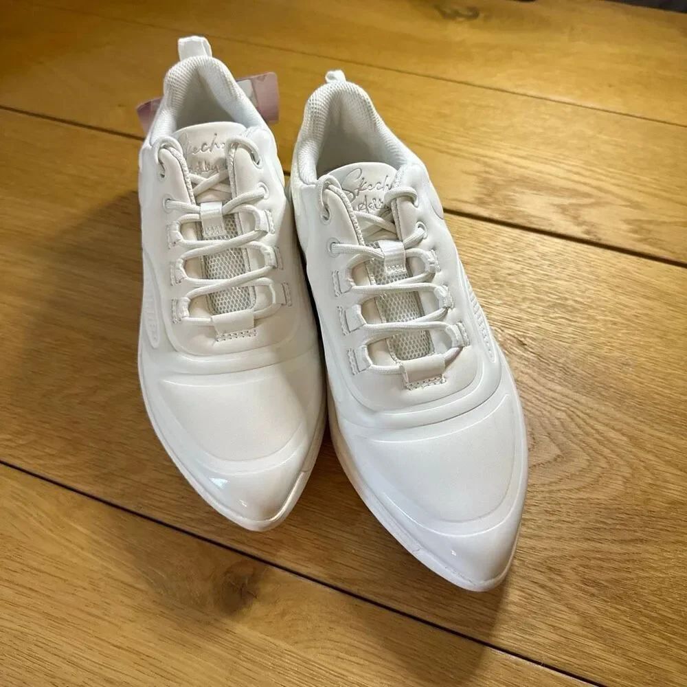 NWT Sketchers street glam point it sneaker white 6